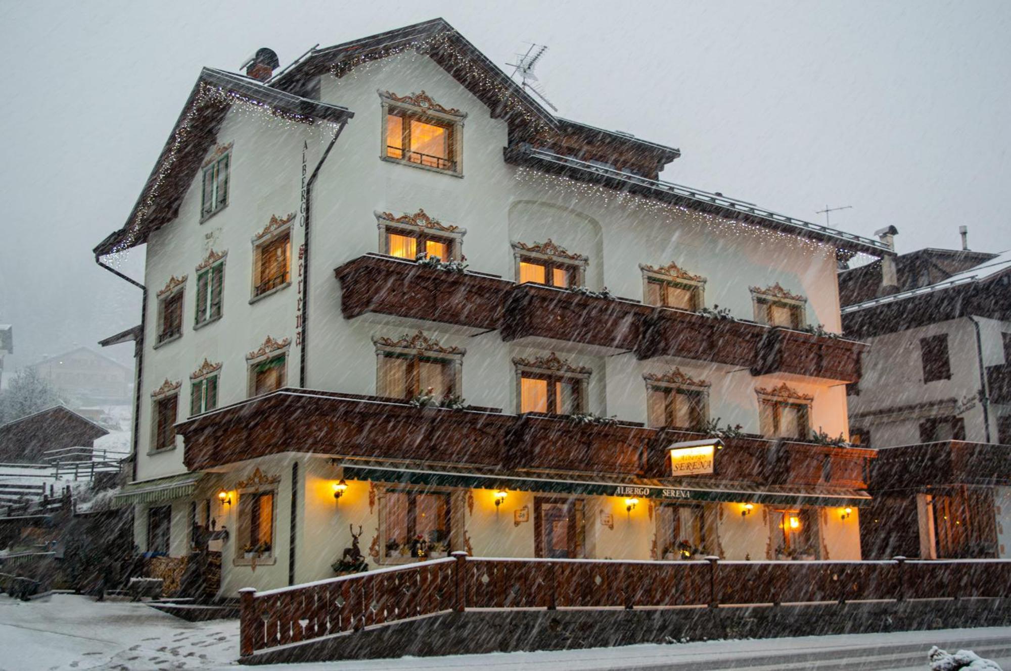 Hotel Serena - Tre Cime Views Auronzo di Cadore Exteriör bild