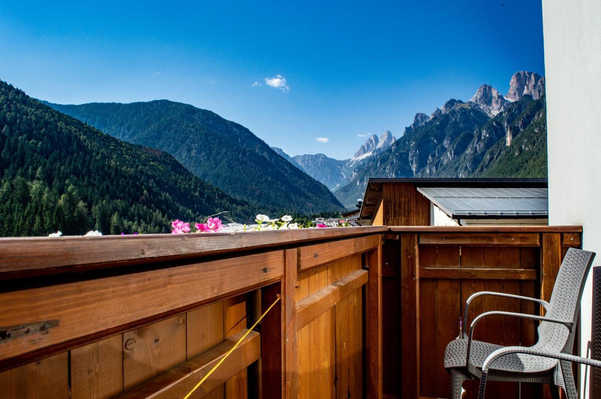 Hotel Serena - Tre Cime Views Auronzo di Cadore Exteriör bild