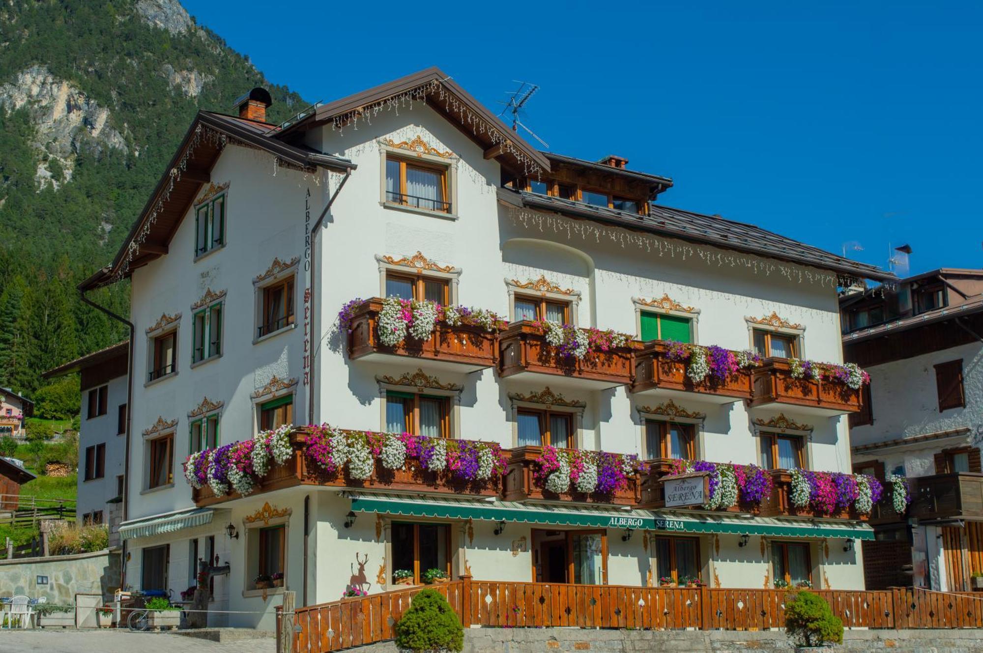 Hotel Serena - Tre Cime Views Auronzo di Cadore Exteriör bild