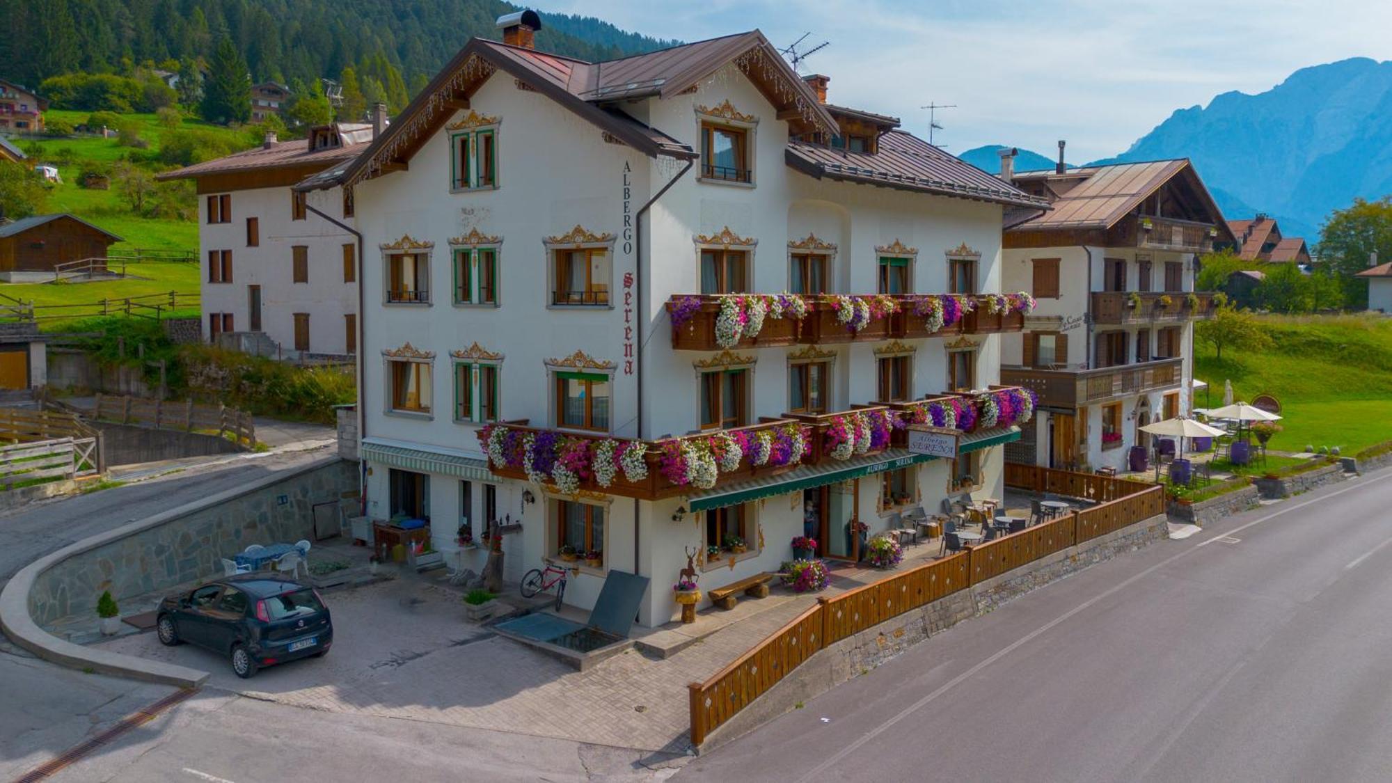 Hotel Serena - Tre Cime Views Auronzo di Cadore Exteriör bild