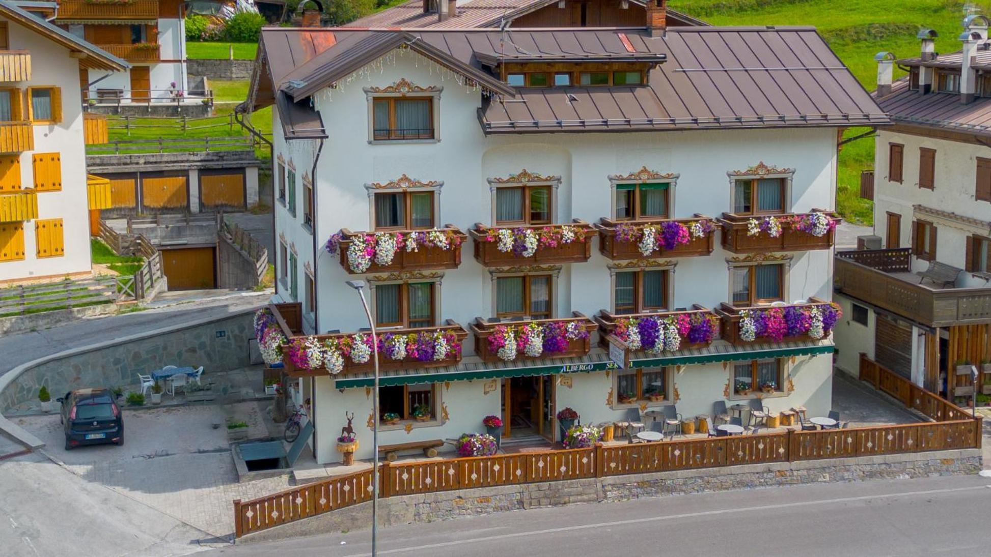 Hotel Serena - Tre Cime Views Auronzo di Cadore Exteriör bild