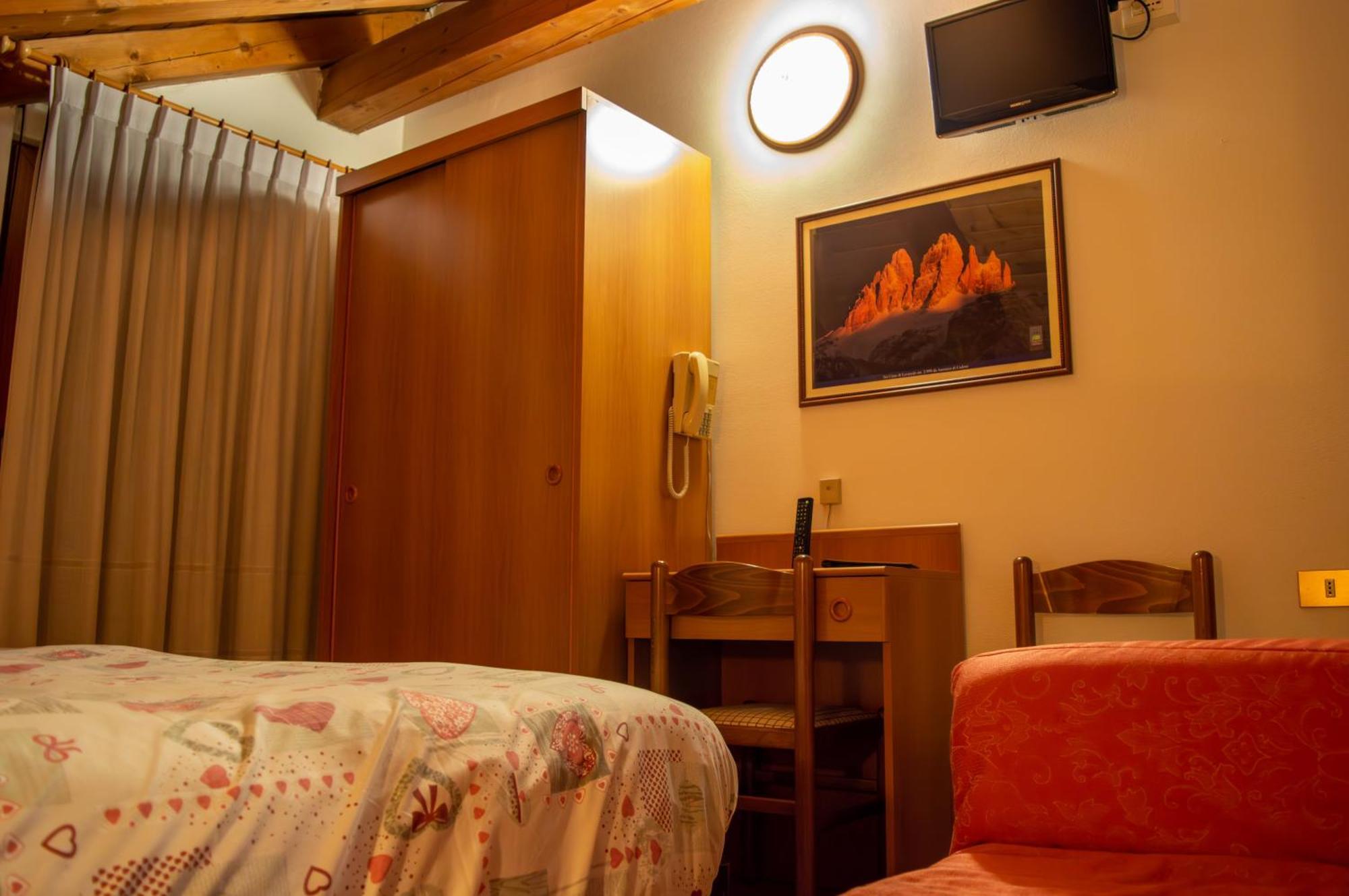 Hotel Serena - Tre Cime Views Auronzo di Cadore Rum bild