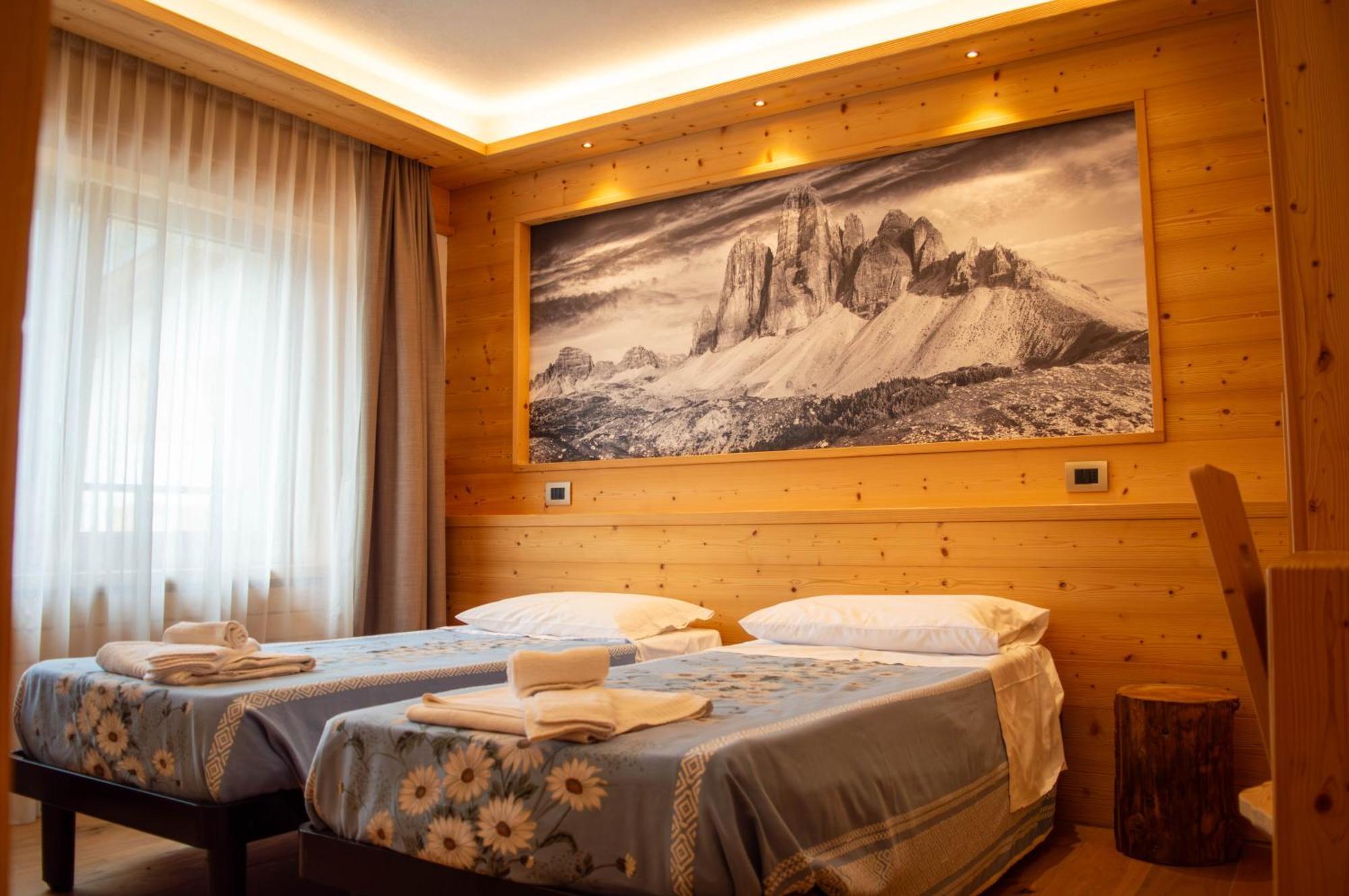 Hotel Serena - Tre Cime Views Auronzo di Cadore Rum bild
